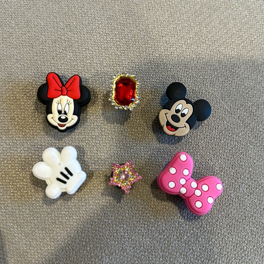 Crocs jibbetz new 6 charmz $$$$$